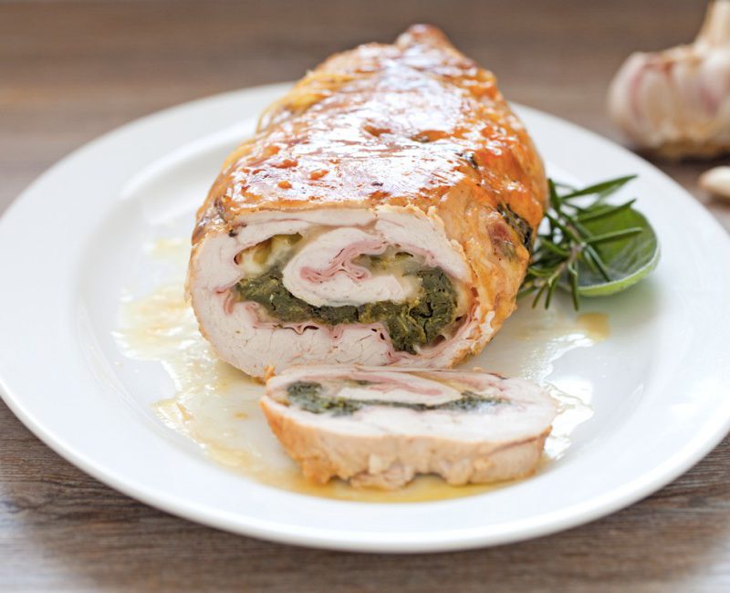 Rotolo di tacchino con spinaci e scamorza